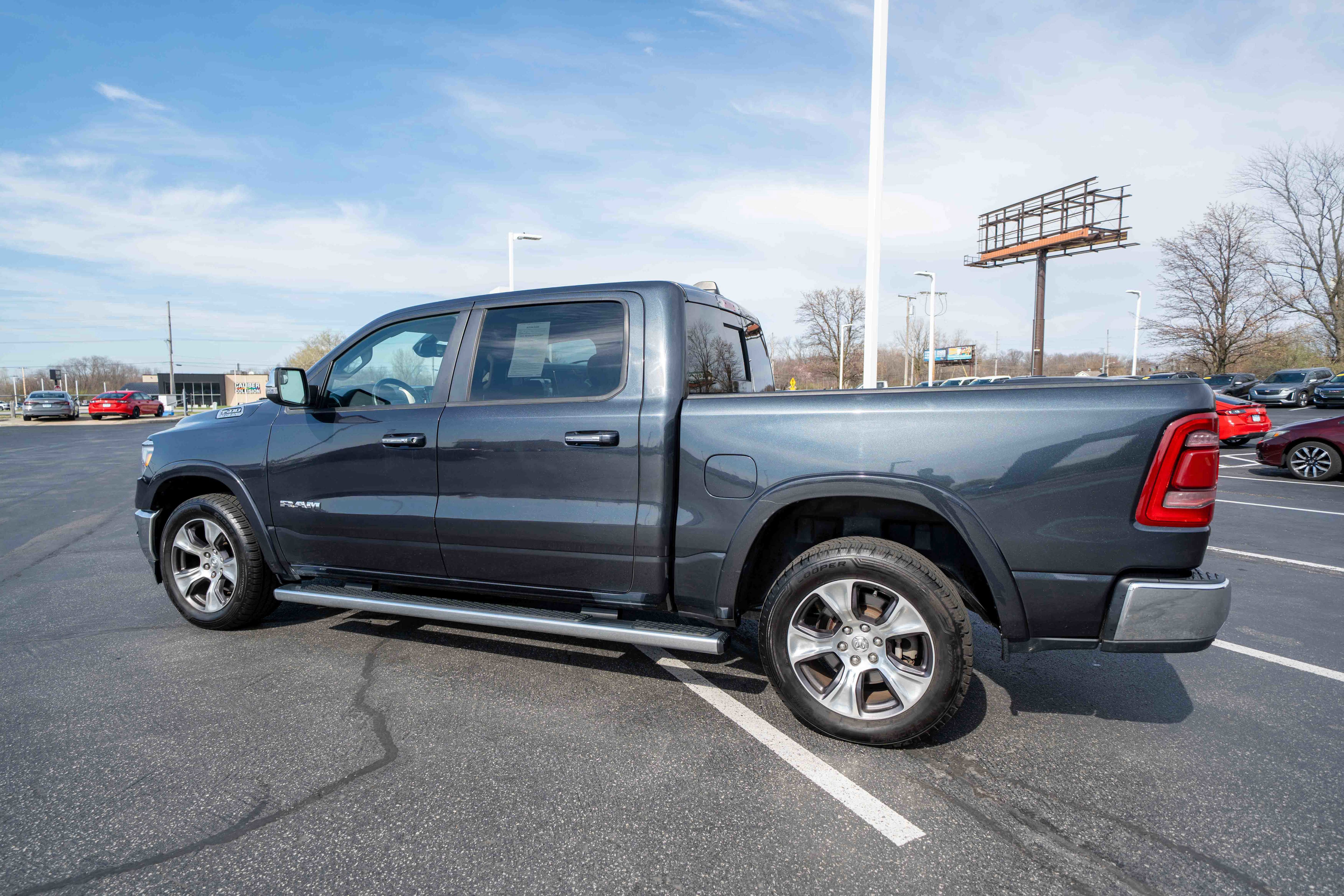 Used 2019 RAM 1500 Laramie AWD/4WD image 4