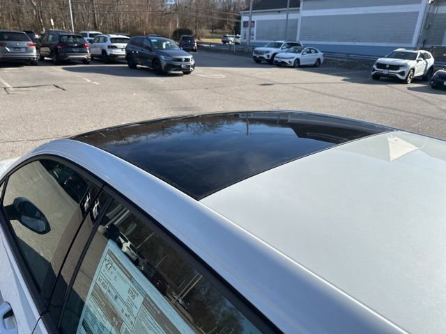 New 2026 Volkswagen GTI SE FWD image 9