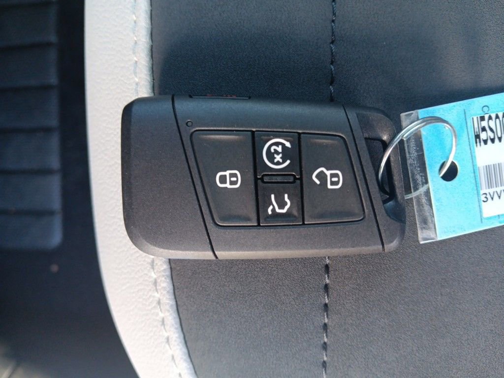 Used 2025 Volkswagen Taos SE w/ Panoramic Sunroof Package image 27