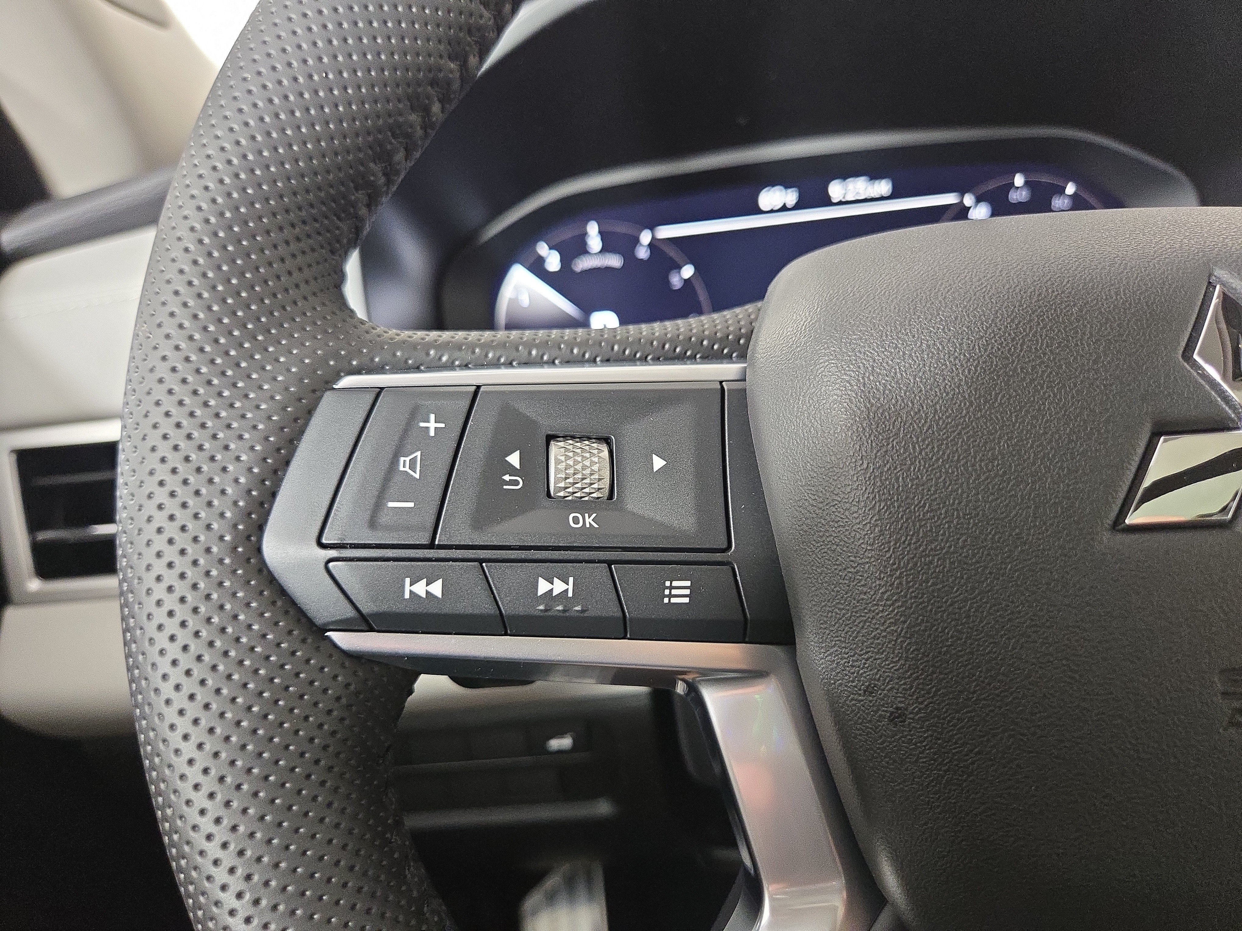 New 2026 Mitsubishi Outlander SEL FWD image 15