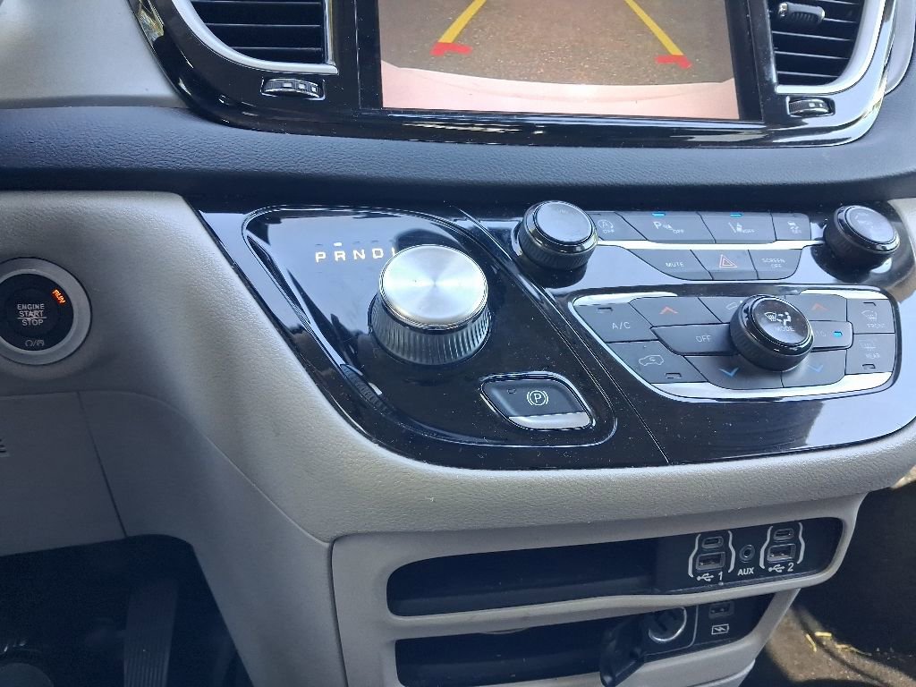 Used 2022 Chrysler Pacifica Touring-L FWD image 25