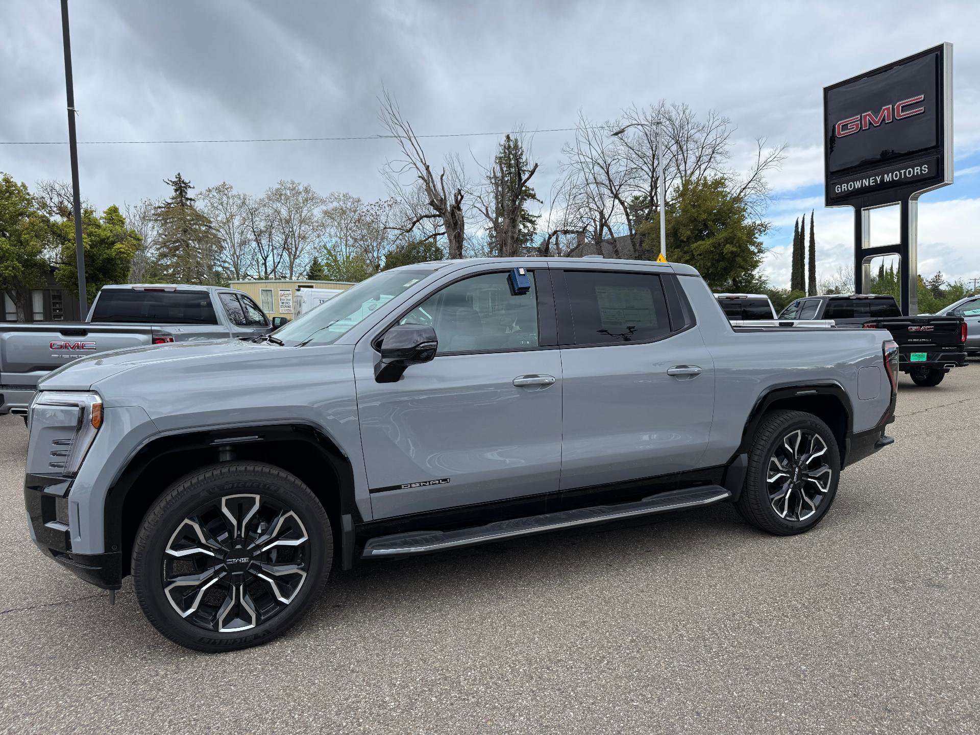 New 2025 GMC Sierra EV Denali image 2