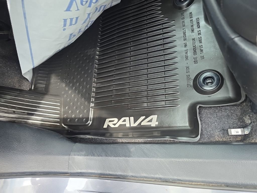 Used 2016 Toyota RAV4 Limited AWD/4WD image 18