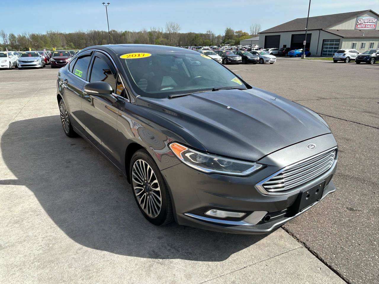 Used 2017 Ford Fusion SE w/ Equipment Group 202A AWD/4WD image 3
