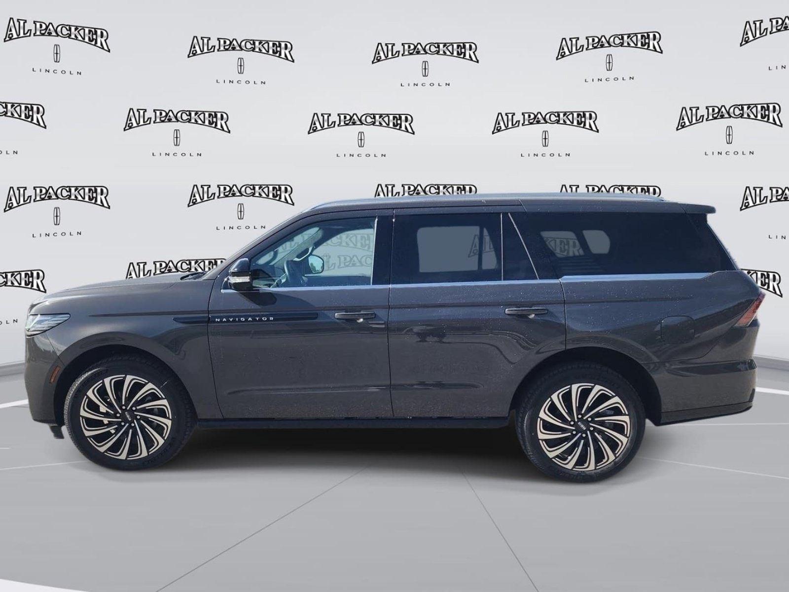 New 2027 Lincoln Navigator Black Label AWD/4WD image 2