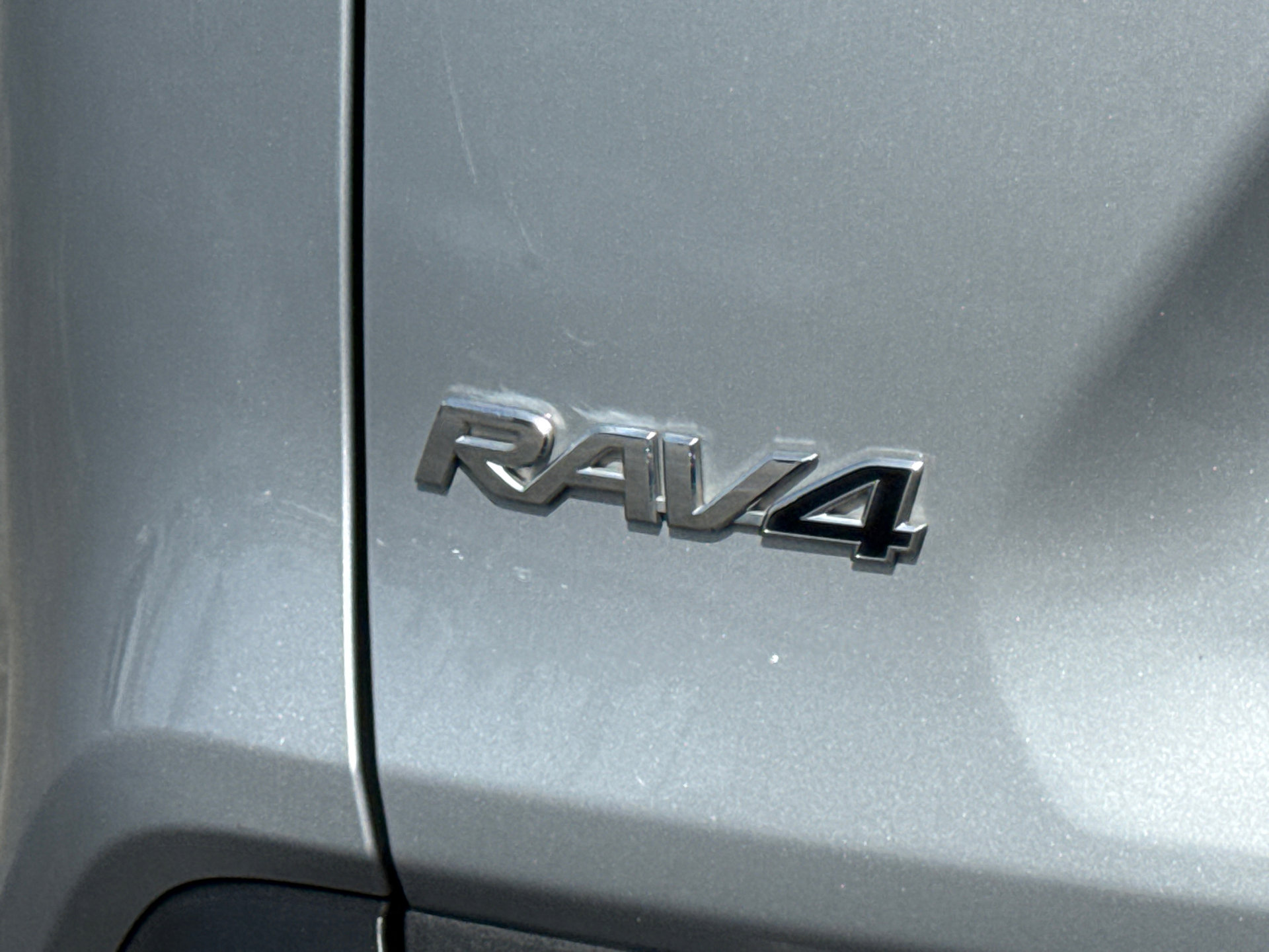 Used 2022 Toyota RAV4 LE image 10