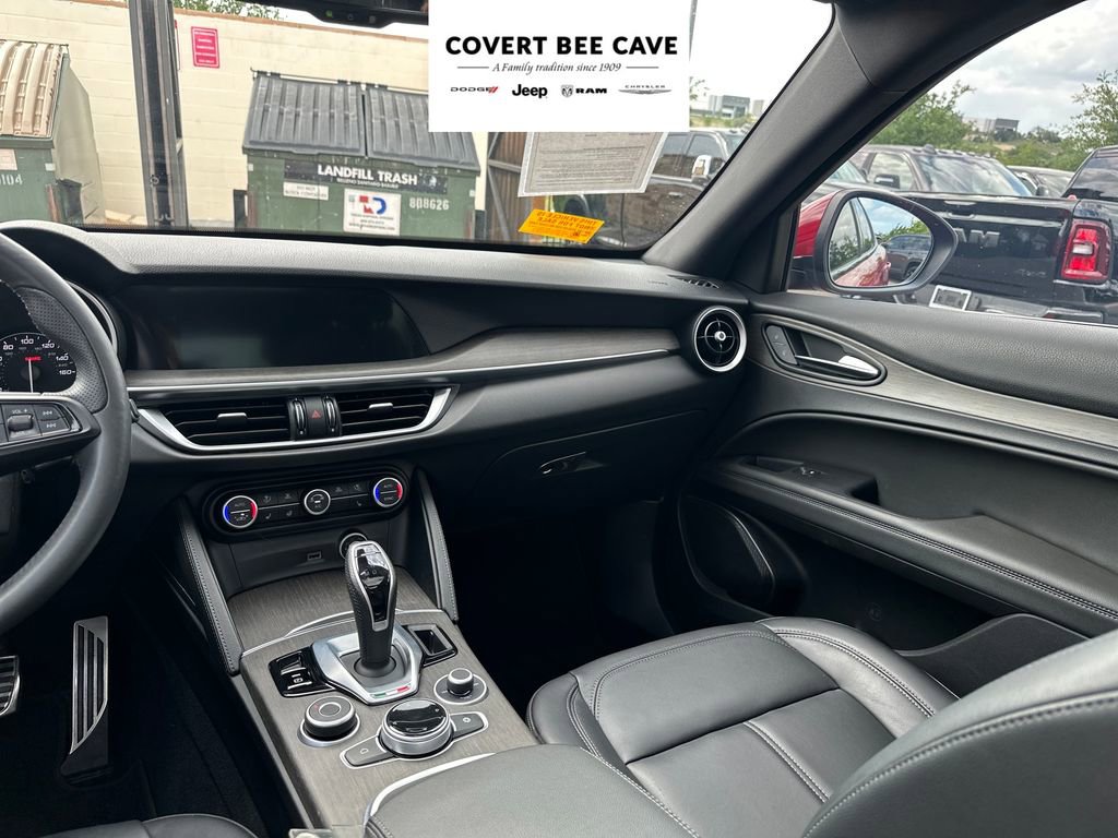 Used 2023 Alfa Romeo Stelvio Ti image 23