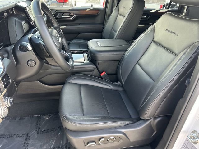 Used 2025 GMC Yukon XL Denali AWD/4WD image 19