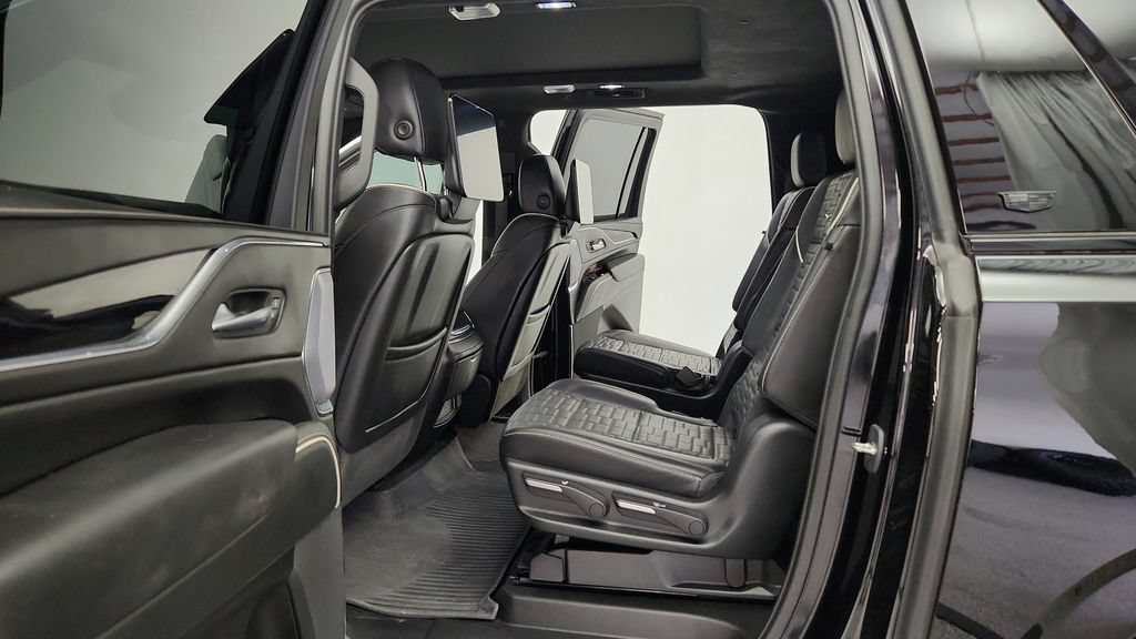 Used 2023 Cadillac Escalade ESV V w/ Heavy-Duty Trailer Package AWD/4WD image 34