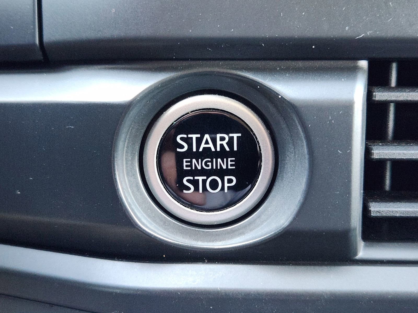 Used 2023 Nissan Pathfinder S image 24