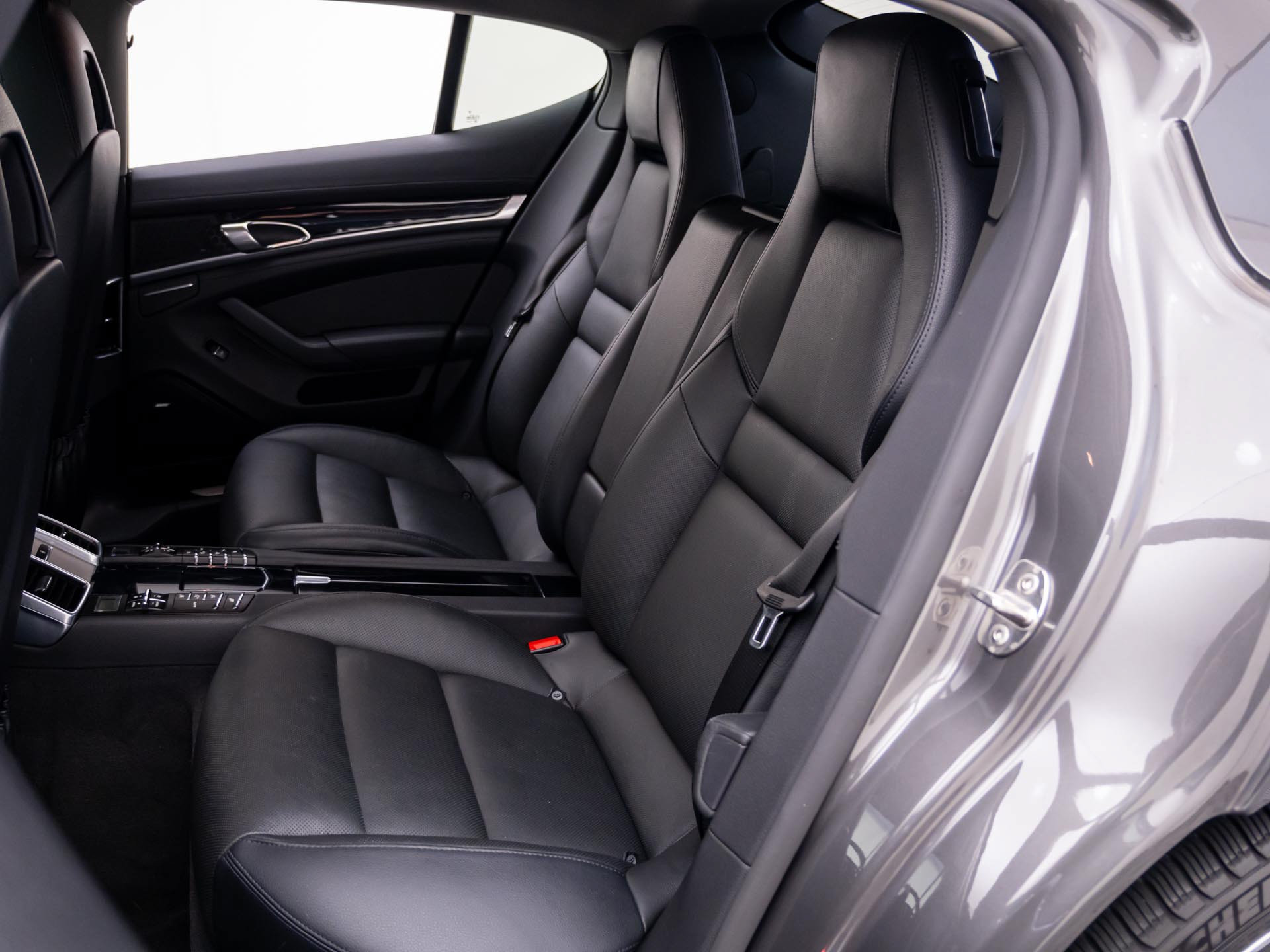Used 2015 Porsche Panamera image 16