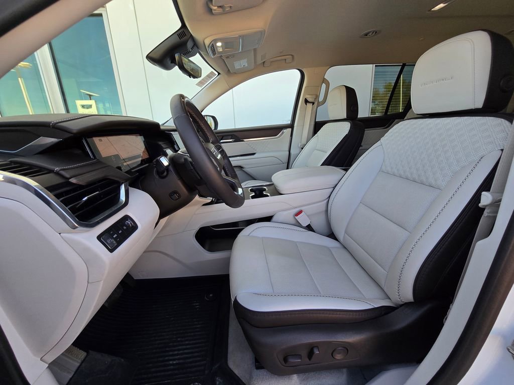 Used 2025 GMC Acadia Denali w/ Super Cruise Package image 11