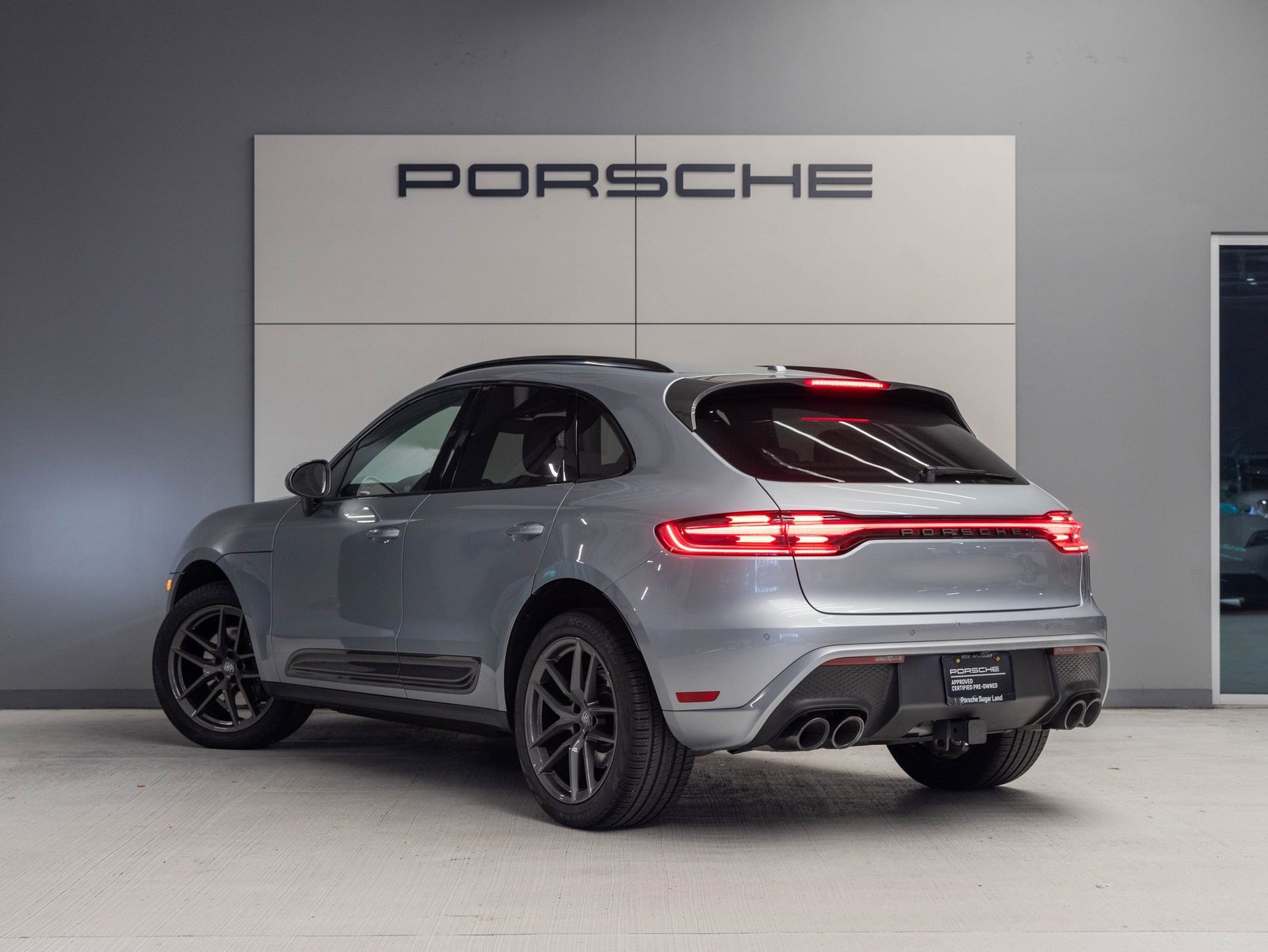 Used 2024 Porsche Macan Turbo image 3