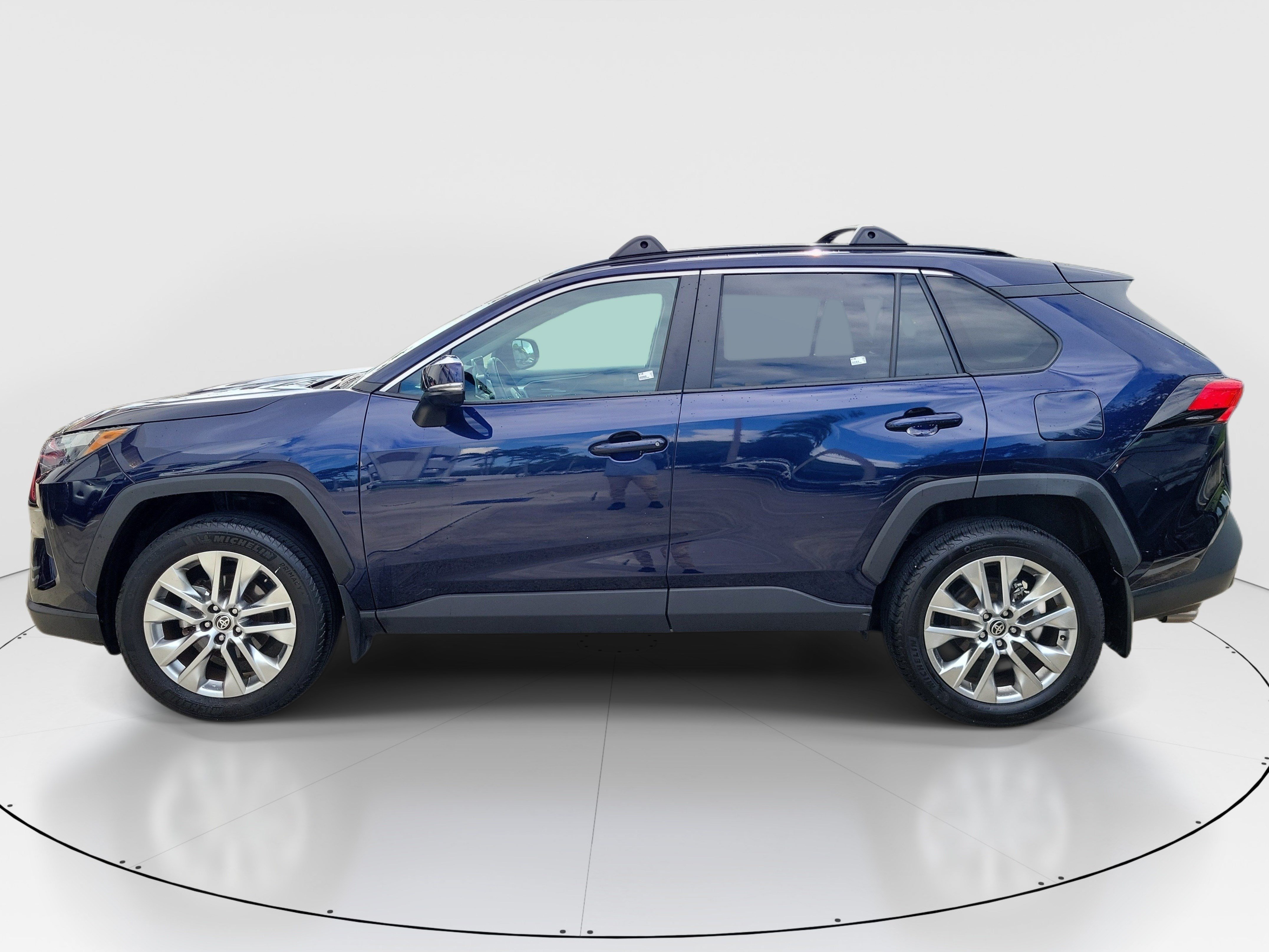 Used 2025 Toyota RAV4 XLE Premium FWD image 4
