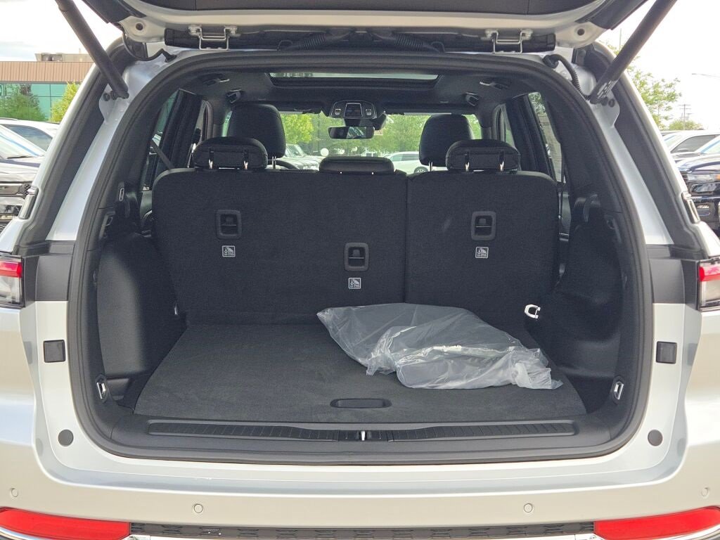 New 2025 Jeep Grand Cherokee Limited w/ MOPAR Finishing Package image 14