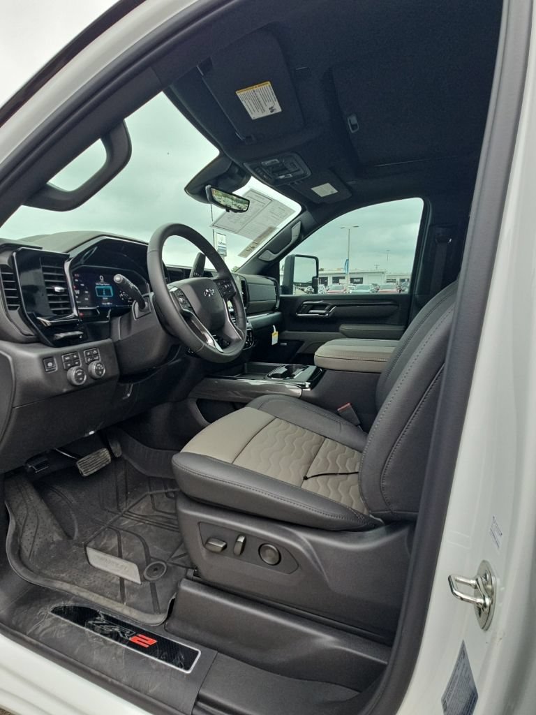 Used 2026 Chevrolet Silverado 2500 ZR2 AWD/4WD image 13