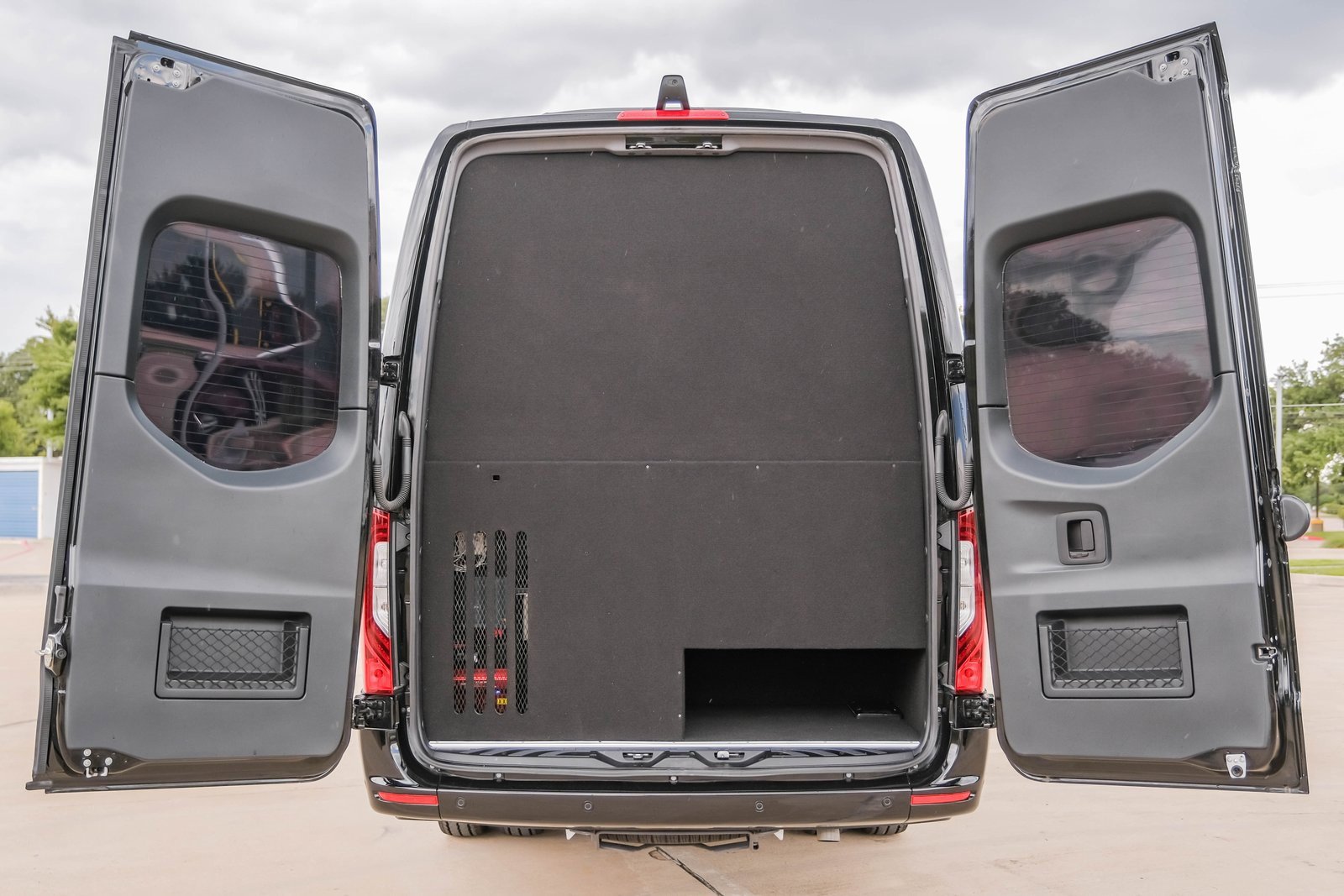 Used 2024 Mercedes-Benz Sprinter 3500 image 90