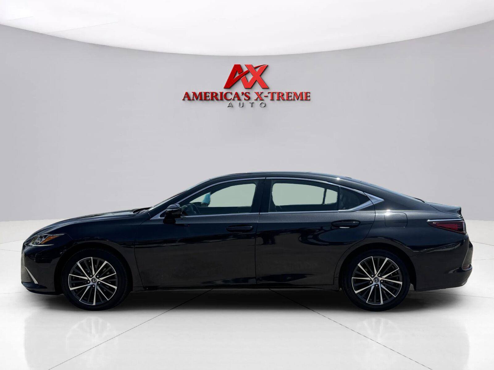 Used 2024 Lexus ES 350 w/ Premium Package FWD image 2