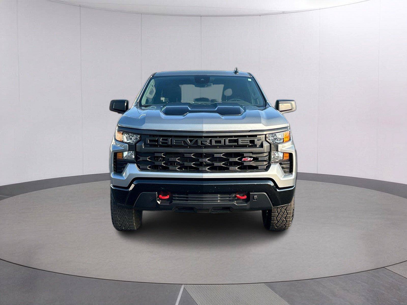 Used 2026 Chevrolet Silverado 1500 Custom Trail Boss w/ LPO, Dark Essentials Package AWD/4WD image 9