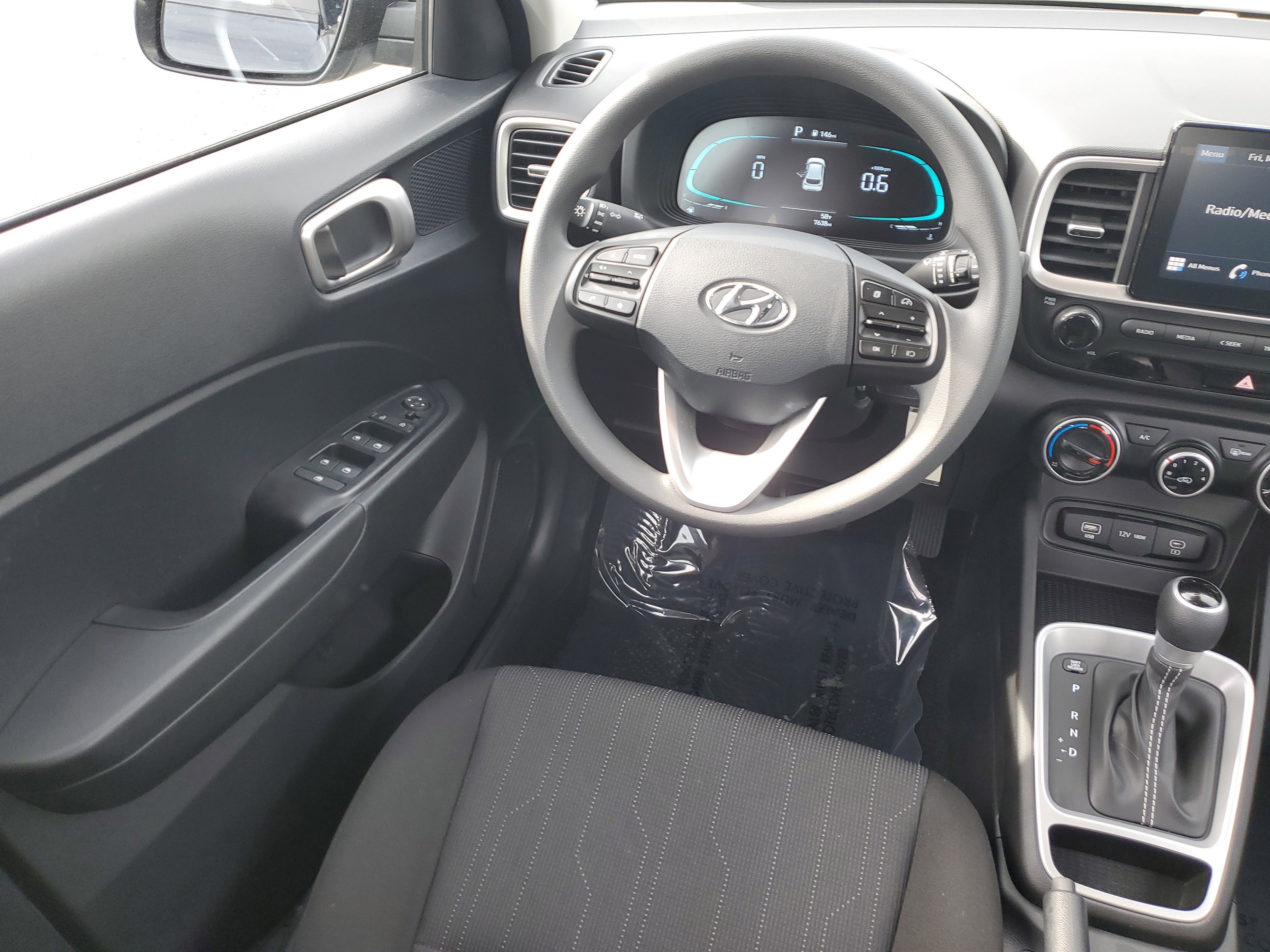 Used 2025 Hyundai Venue SE FWD image 9