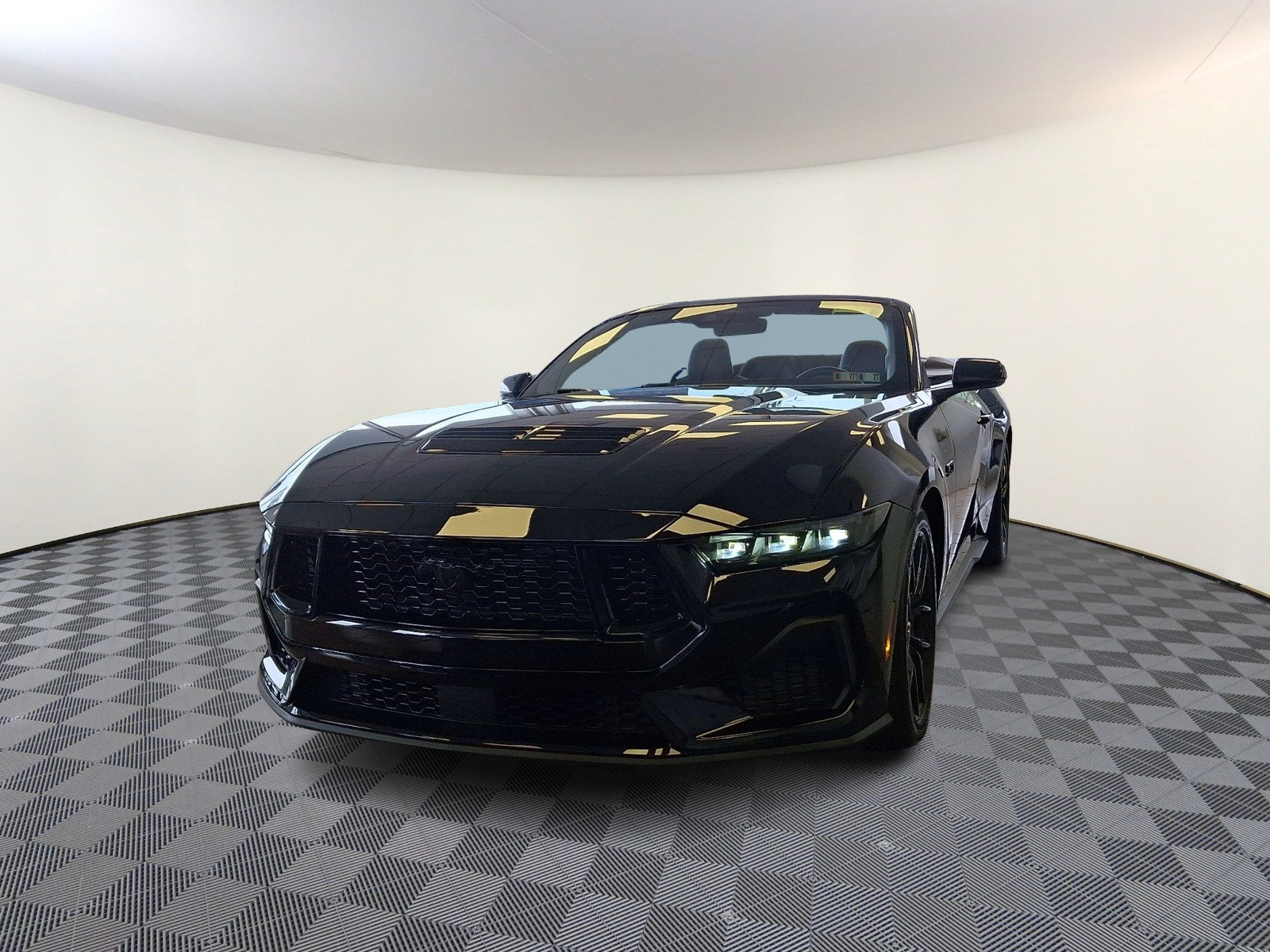 Used 2025 Ford Mustang GT Premium RWD image 2