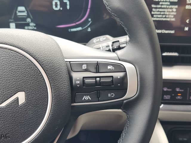 Used 2025 Kia Sportage EX FWD image 30