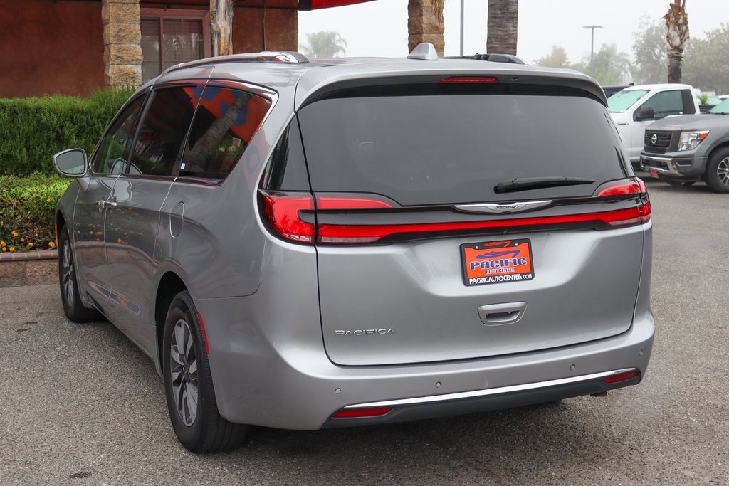 Used 2021 Chrysler Pacifica Touring-L image 6