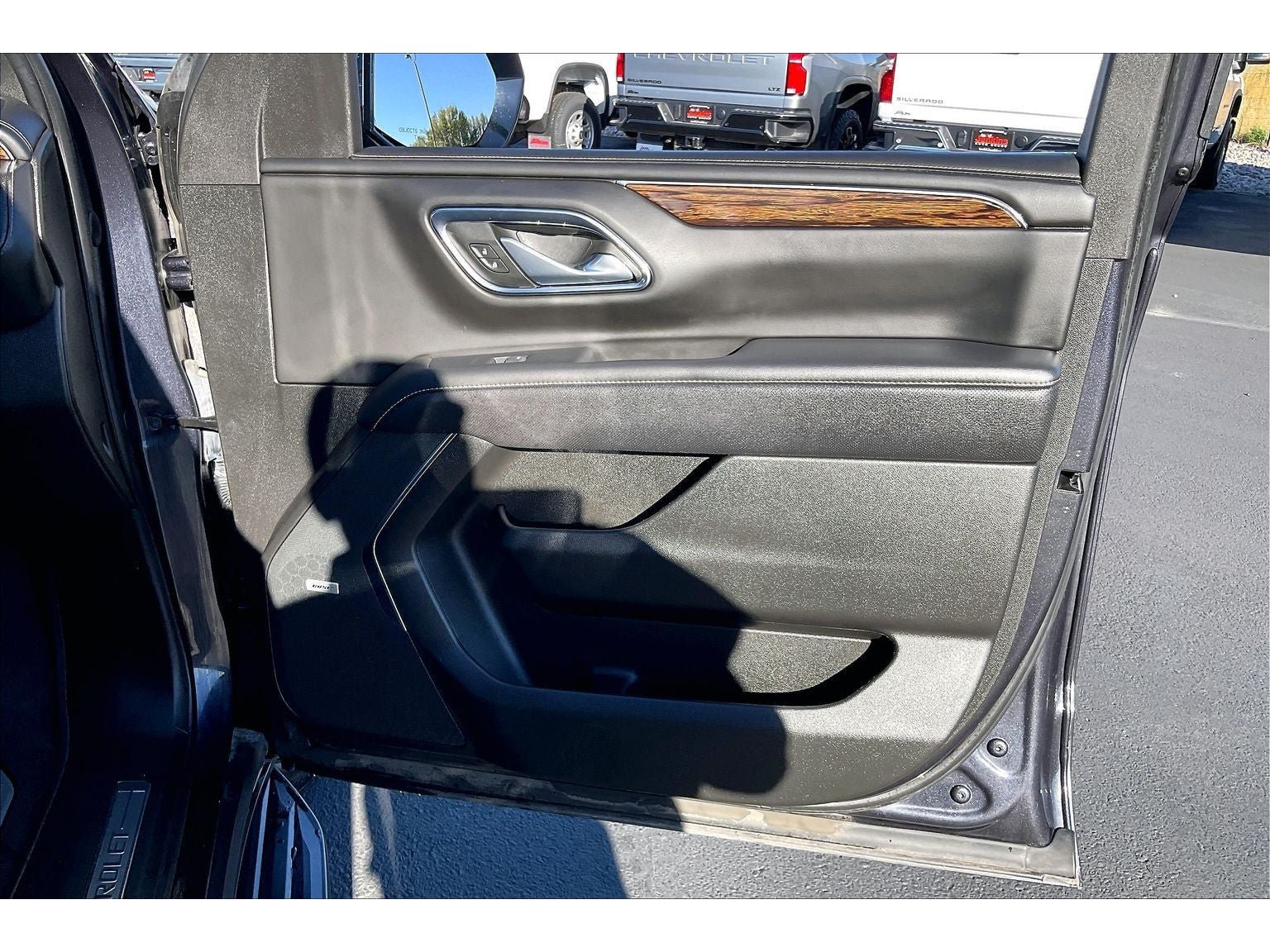 Used 2023 Chevrolet Suburban Premier AWD/4WD image 26