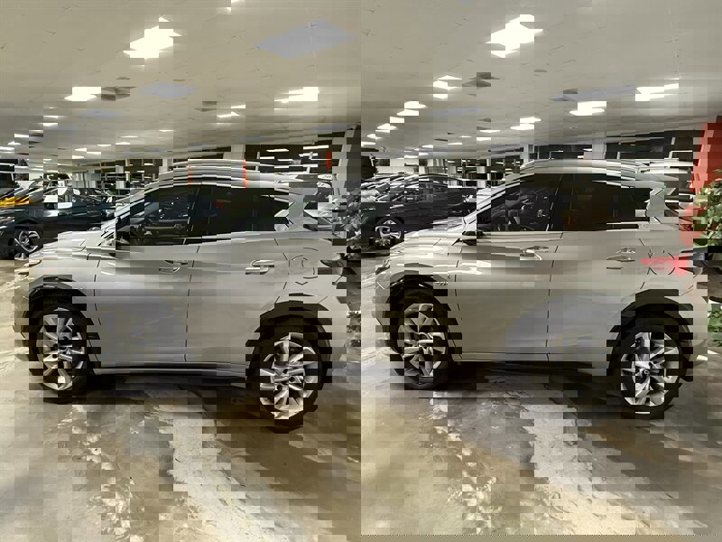 Used 2019 INFINITI QX30 w/ Cargo Package image 5