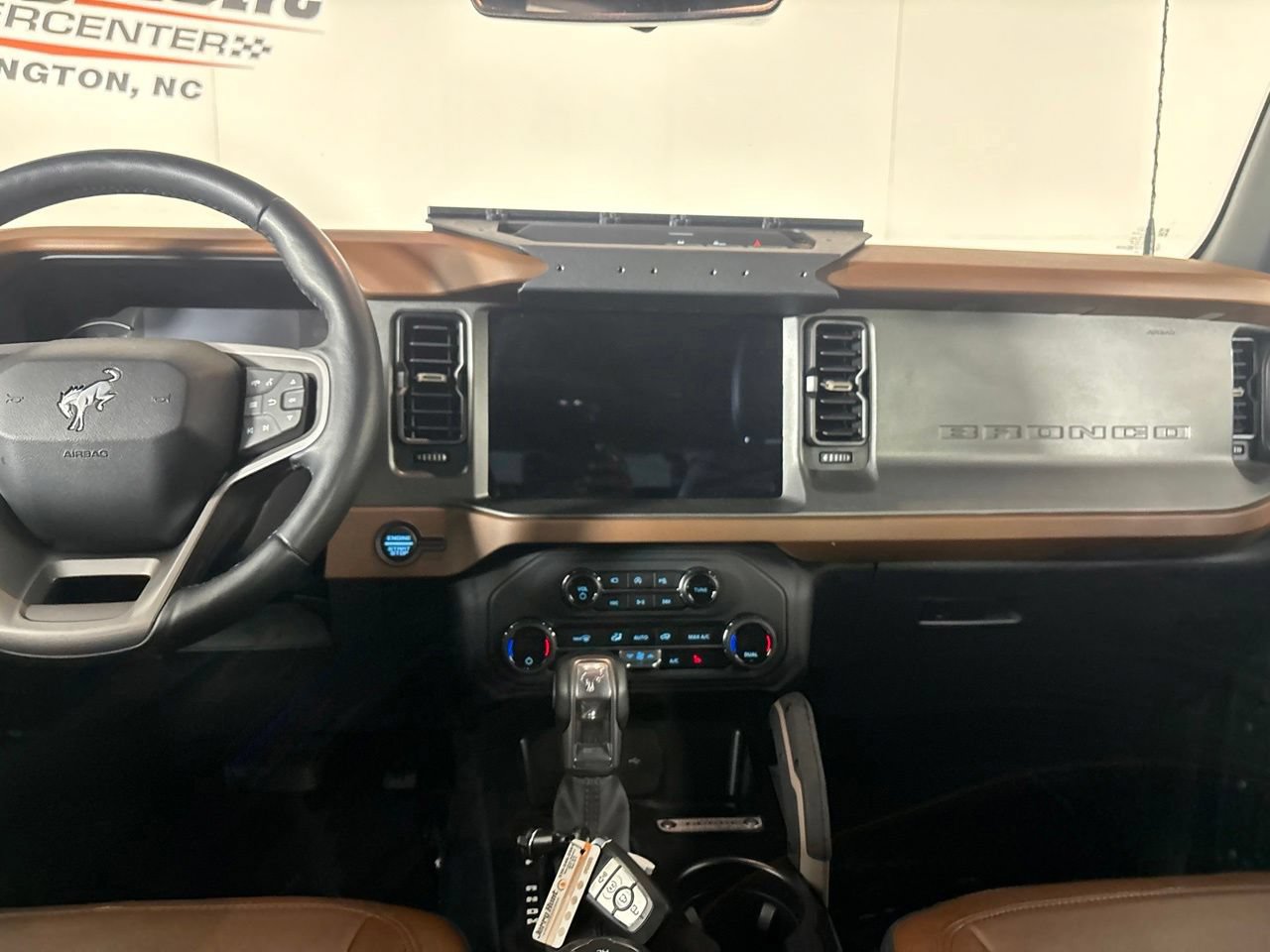 Used 2024 Ford Bronco Outer Banks AWD/4WD image 21