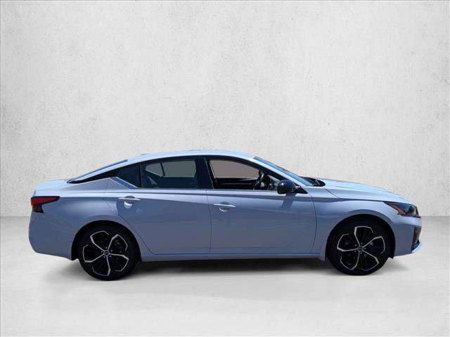 Used 2025 Nissan Altima 2.5 SR FWD image 4