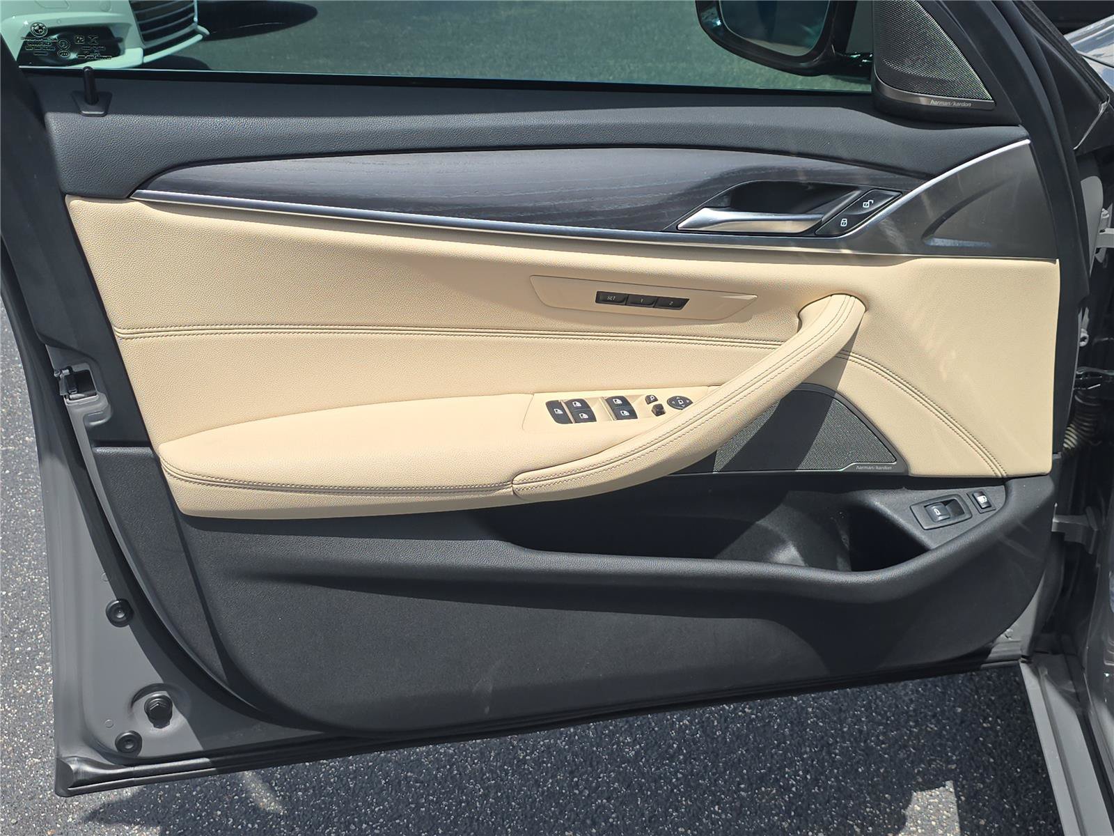 Used 2022 BMW 530e w/ Premium Package RWD image 15