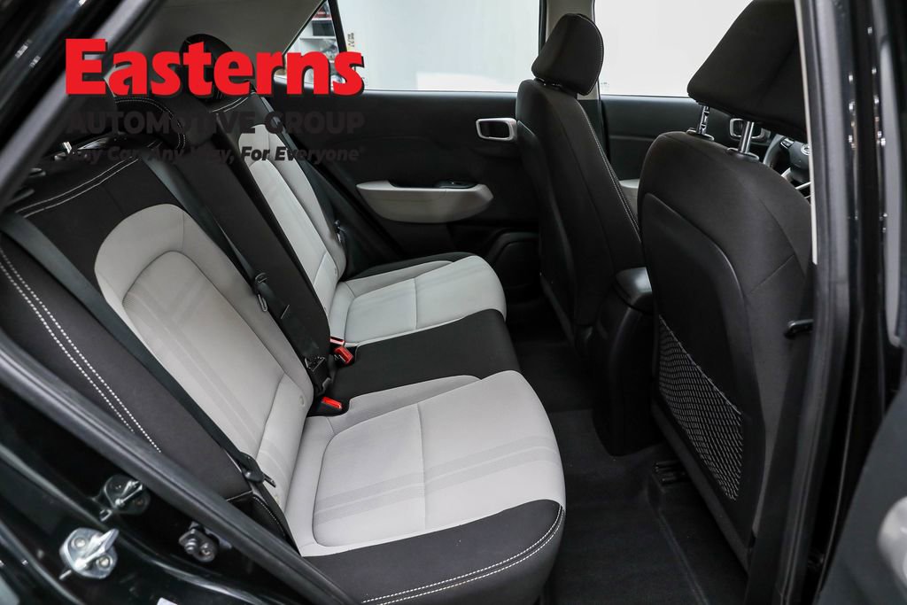 Used 2022 Hyundai Venue SEL image 23