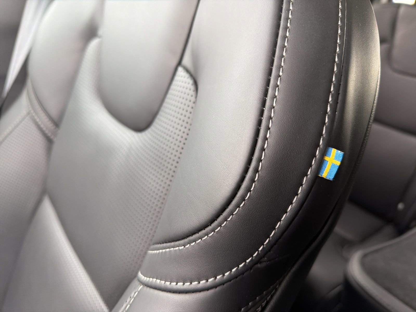 Used 2025 Volvo XC90 T8 Ultra w/ Protection Package Premier image 57