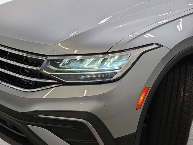 Used 2022 Volkswagen Tiguan SE AWD/4WD image 31