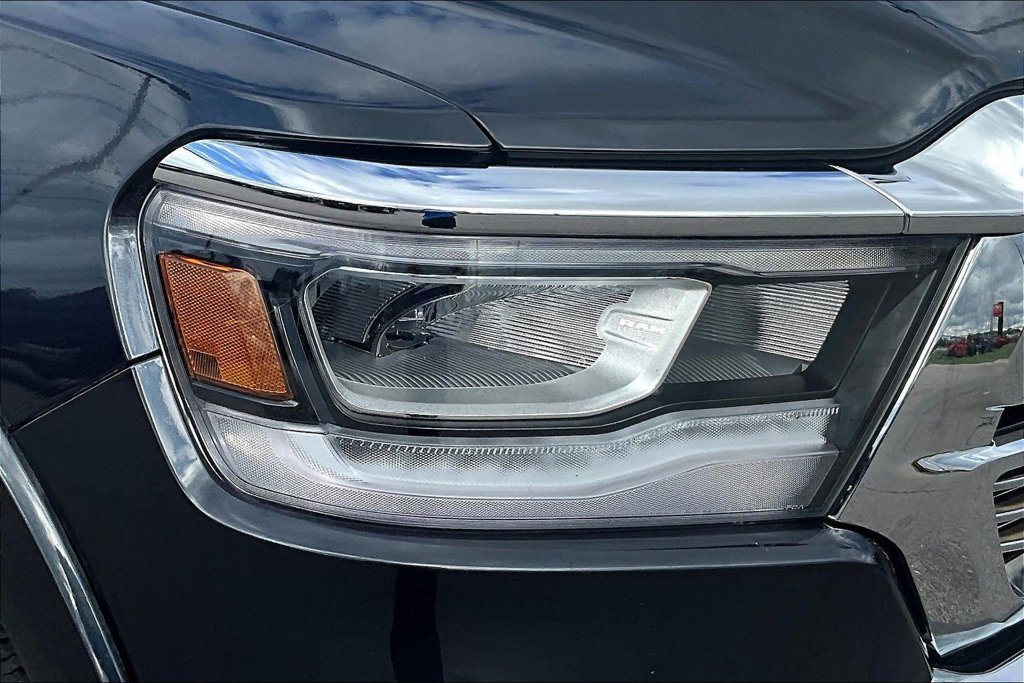 Used 2019 RAM 1500 Laramie AWD/4WD image 32