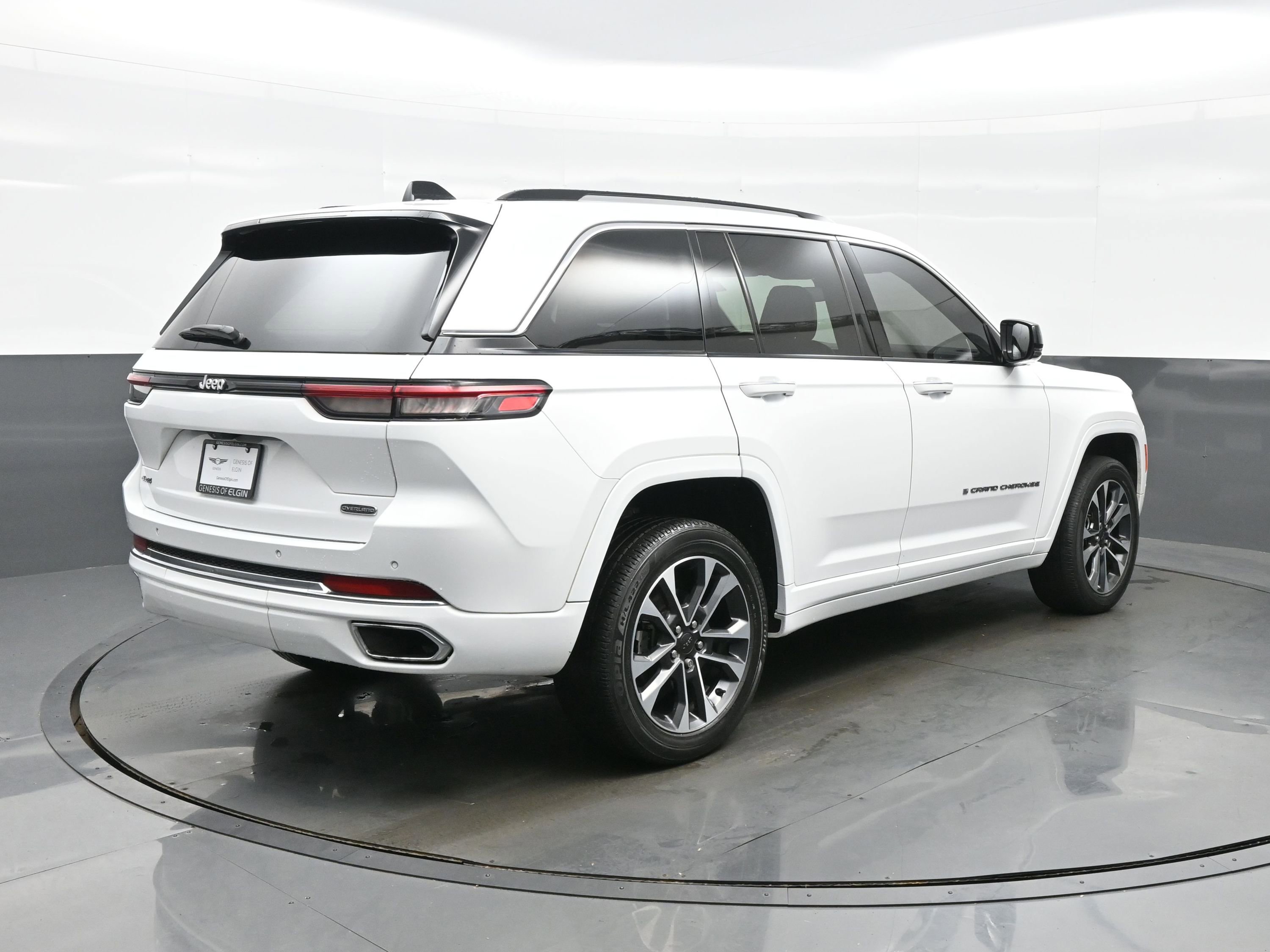 Used 2023 Jeep Grand Cherokee Overland AWD/4WD image 8