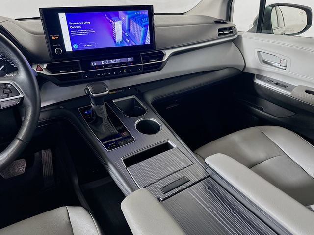 Certified 2025 Toyota Sienna XLE FWD image 26