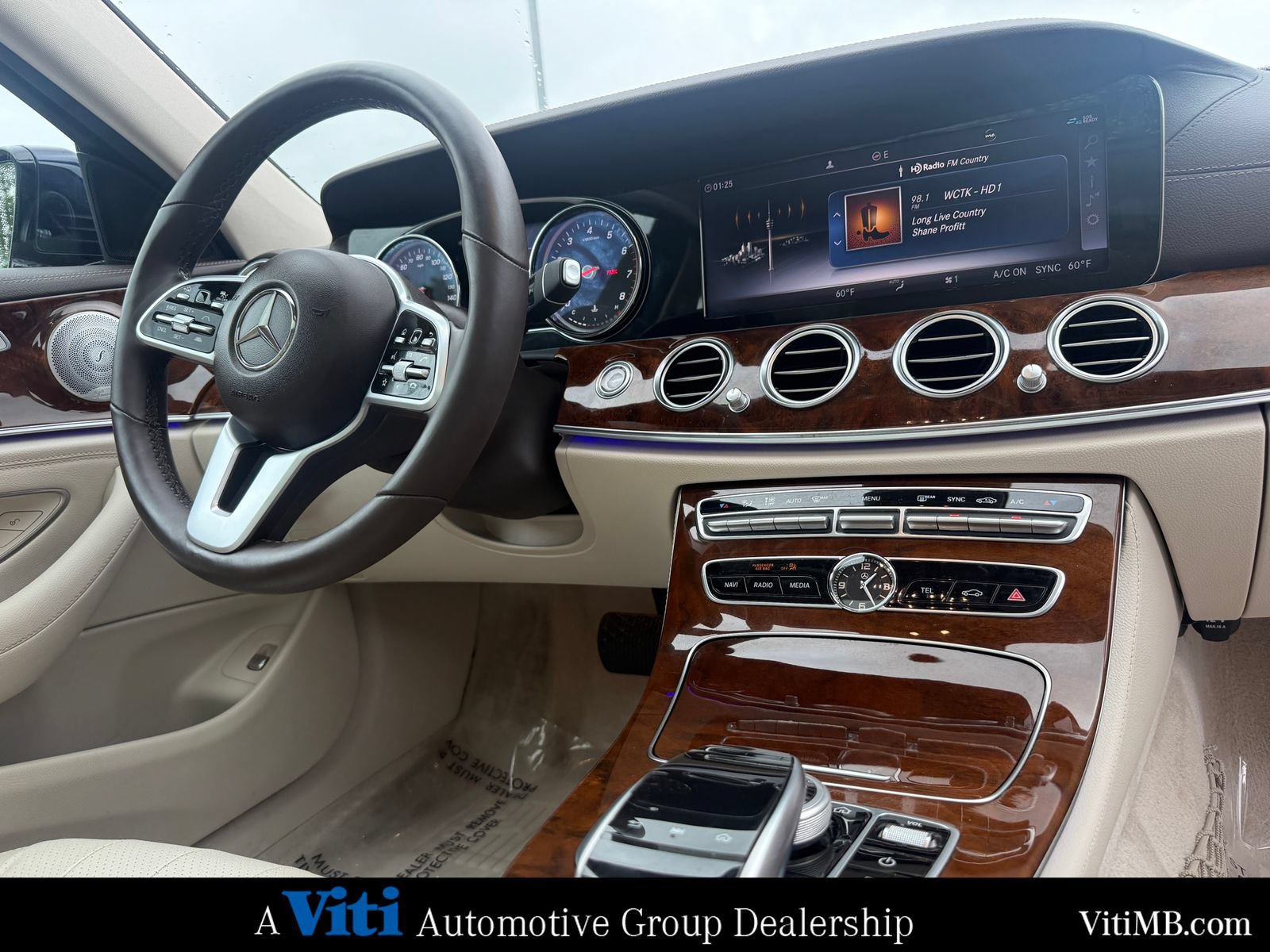 Used 2019 Mercedes-Benz E 300 4MATIC image 32