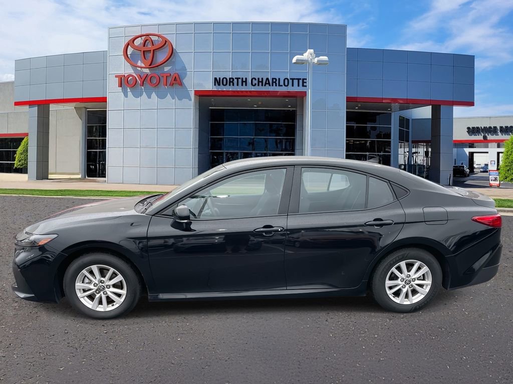 Used 2025 Toyota Camry LE image 7