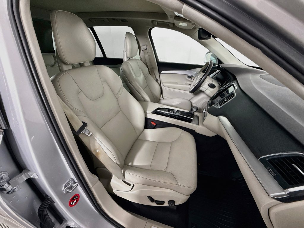 Used 2017 Volvo XC90 T5 Momentum w/ Vision Package FWD image 26