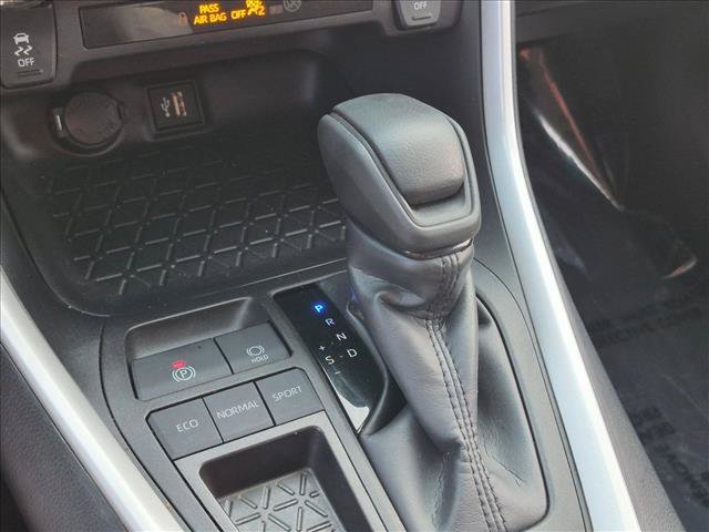 Used 2025 Toyota RAV4 XLE FWD image 11