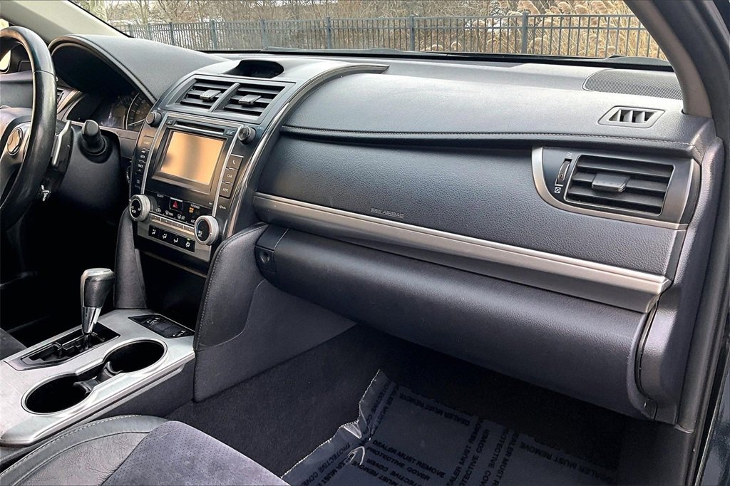 Used 2013 Toyota Camry SE image 25