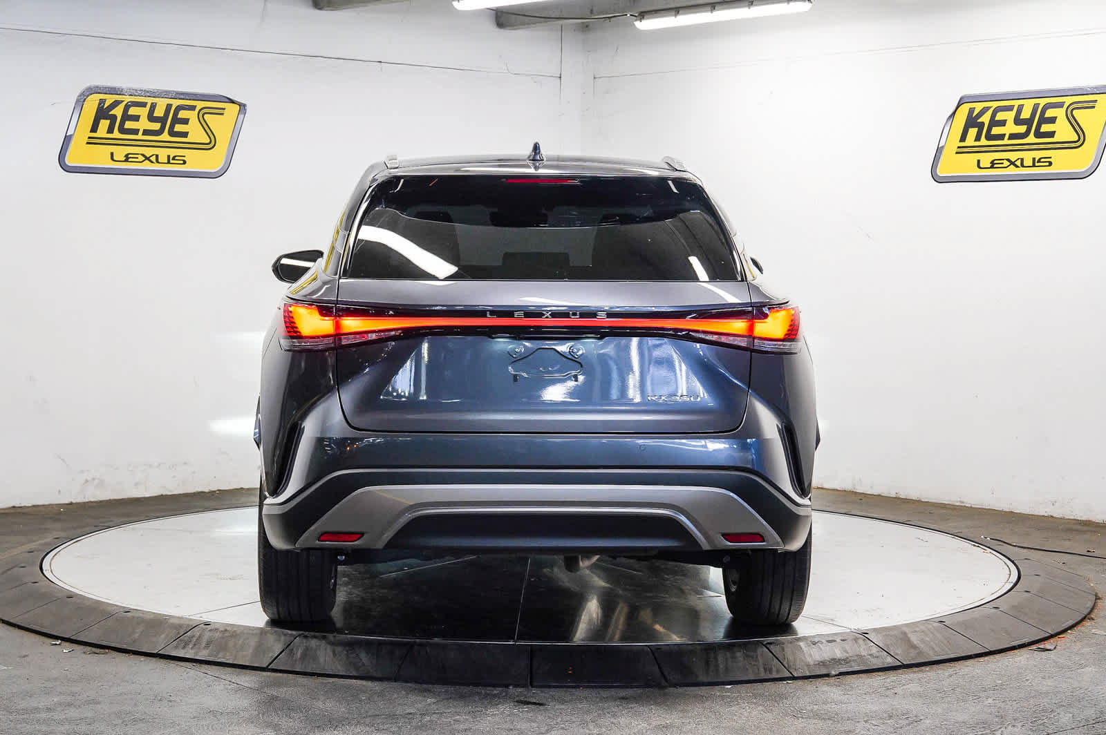 Used 2024 Lexus RX 350 Premium w/ Convenience Package FWD image 3