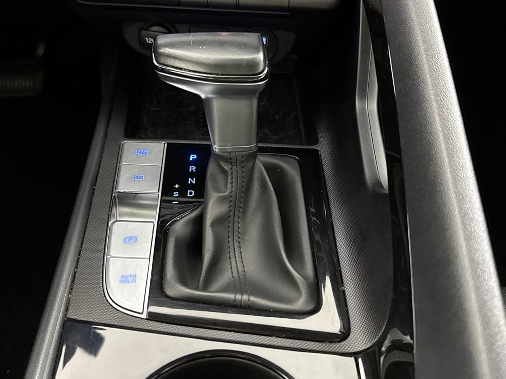 Used 2023 Hyundai Elantra Limited w/ Preferred Accessory Package image 21