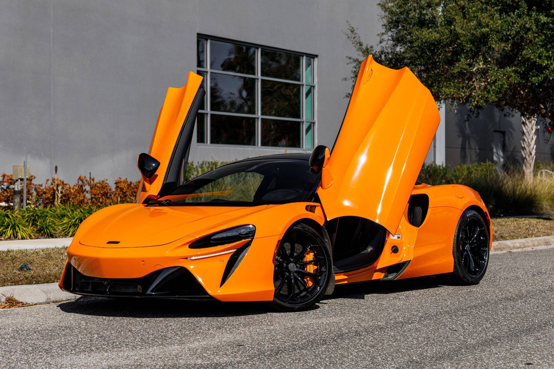 Used 2025 McLaren Artura image 46