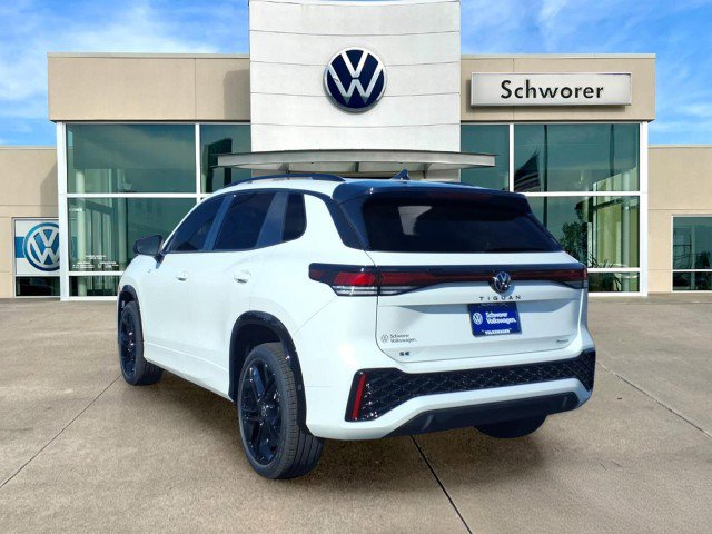 New 2026 Volkswagen Tiguan SE R-Line image 2