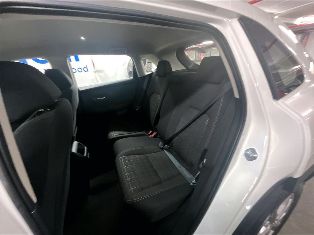Used 2023 Honda HR-V LX image 15