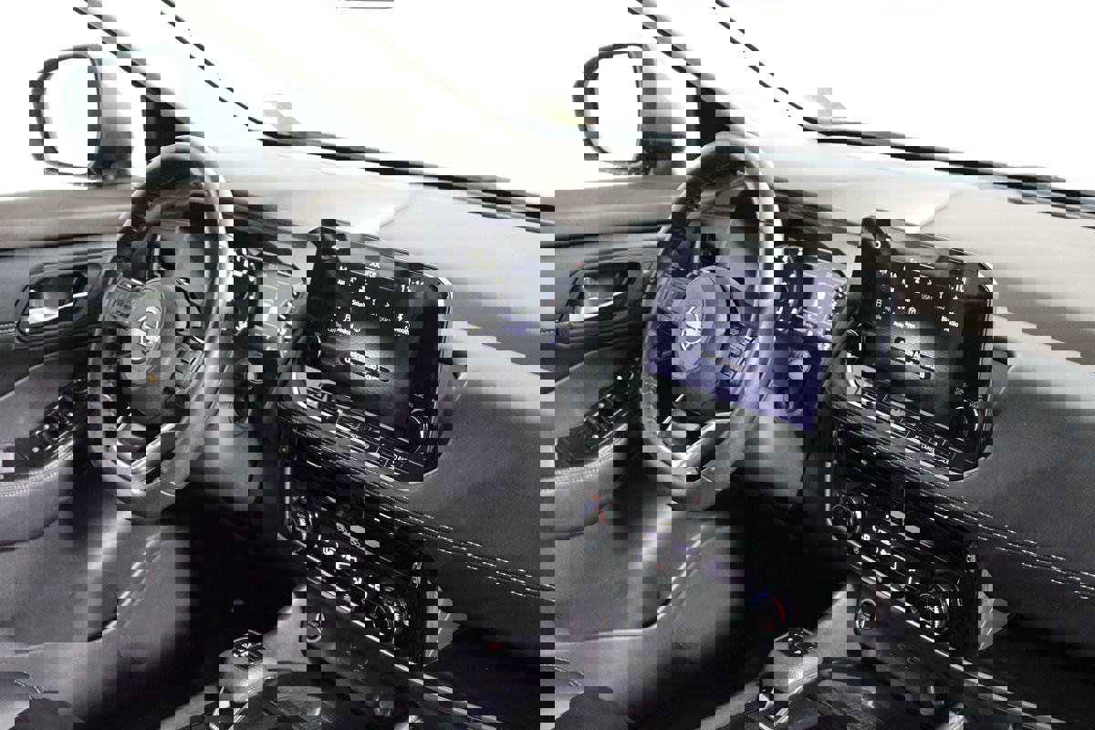 Used 2023 Nissan Rogue SL w/ SL Premium Package image 13