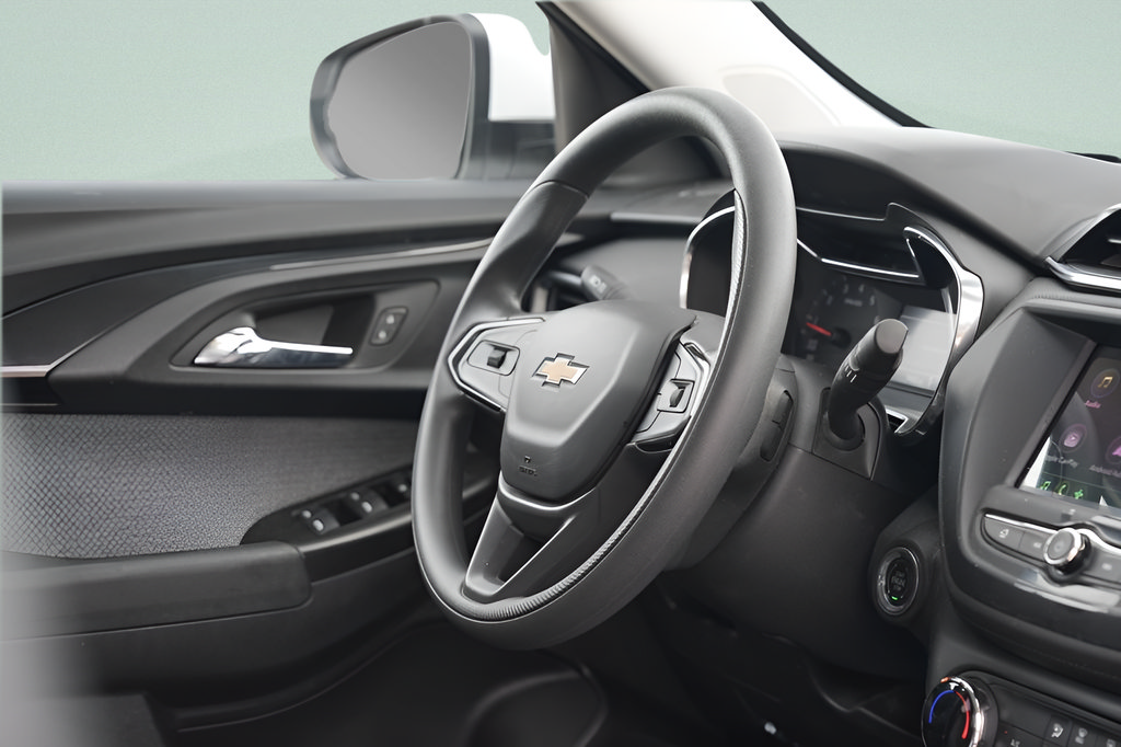 Used 2023 Chevrolet TrailBlazer LT FWD image 12